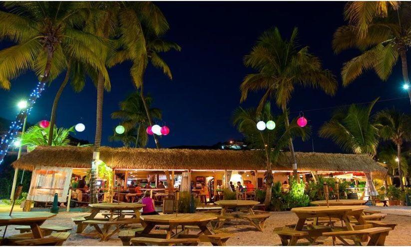 Bolongo Bay Beach Resort Bagian luar foto